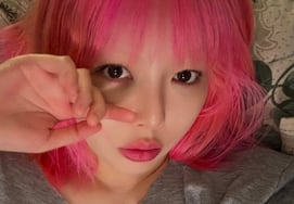 'Yong Jun-hyung♥' HyunA, exposed her figure amid pregnancy rumors... Now transformed with 'pink hair'