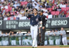 "Doosan, I was honestly very disappointed." Former KIA 80 billion won FA makes a heartfelt remark, then visits his former team after transfer → The sincerity behind the 'surprise gift' and a 90-degree bow