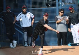 [Photo] Tollhurst "Chirinos, are you watching?"