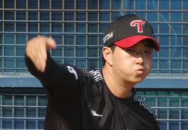 [Chụp ảnh] Kim Jinsoo khởi động bằng shadow pitching