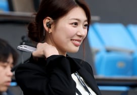 [Foto] La presentadora Park Ju-eun: "Hoy soy la asistente de la hermana Dallae"