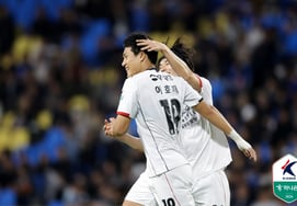 PK inducido por Eo Jeong-won → Gol de remate de Lee Ho-jae ¡Pohang, victoria ajustada 1-0 en Incheon... 'Consolidación del cuarto puesto' con racha de 4 partidos sin derrotas [Reseña desde Incheon]