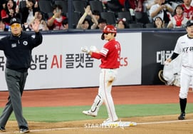 [Chụp ảnh] Jung Joon Jae đã đánh trúng 3 cú vào đầu hiệp 5