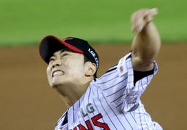 [Foto] Kim Yun-sik con una gran actuación de "UFO"