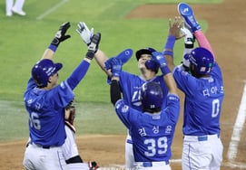 [相片儿] 全炳宇的"8连胜礼炮是满垒炮"