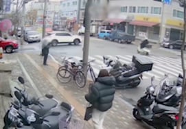 A tragic train accident and hit-and-run left their son in a vegetative state... Parents preparing a memorial photo [Han-blee]