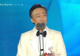 Lee Sung Min gây ra tranh cãi về việc đùa giỡn thô bạo [★FOCUS]