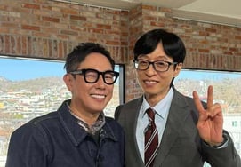 Familiar yet already 16 years later... Yoon Jong-shin reunites with Yoo Jae-suk, who helped raise him, and joins forces for 'Happy Together' [Comprehensive]