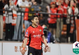 [公式] 江原のキム・デウォン、しっかりと復讐を果たした！ 4月の「今月の選手賞」受賞··· 怪物のマルクンも追い越した