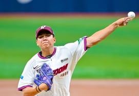 'Go Cheok Seo, thua, thua, thua, thua, thua, thua' Hanwha đã kết thúc ác mộng, Park Jung Hoon giành chiến thắng đầu tiên sau khi ra mắt... Siêu bắt bóng Park Joo Hong đã giúp đỡ. [Review tại trường quay Gocheok Sky Dome]