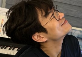 Yoon Seok-won lanza 'Sarang-ira-o' con la emoción del enamoramiento