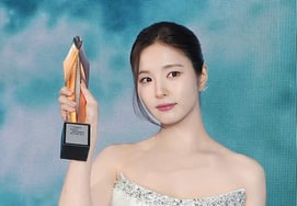 轻率丢脸，最后"没有办法"。'..获奖挨骂的李星民，申世京"美谈"也证明了"真实的人性" [Star Issue]