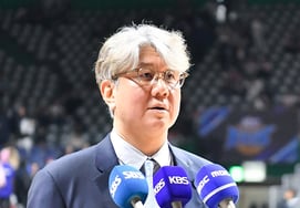 'Al borde del abismo' el entrenador Son Chang-hwan de Goyang Sono: "Si el estado físico de Lee Jung-hyun es bueno, les dije que se diviertan"