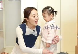 Con dâu Kim Yong Gun's Mom Hwang Bora, cuối cùng cũng ôm được con gái [Star Issue]