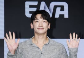 Rain, Almost Underwent Double Eyelid and Ear Surgery at JYP's Park Jin-young's Suggestion... "Doctor's Conscience Confession" [Coltushow]