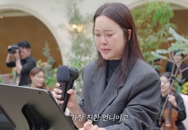 Baek Ji Young, Shin Ji ♥ Rơi nước mắt khi hát chúc mừng đám cưới của Moon WonBạn đời". [Các bạn thấy thế nào?]
