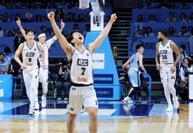 [One Quick Look] Almost there for the championship! Heo Hoon and players cheering, "We'll be the champions soon!"