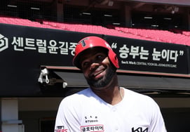 'First in 45 Years of KBO History' — Will KIA's New Foreign Investor 'Super Hit' Sign a Renewal? To Hit 3rd in Team Home Runs in Just 8 Games Is 'Historic'... "The Korean League Is Quite Competitive"
