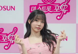 Yeon Yu-ri, 'chulo corazón con la mano' [★FOTO]