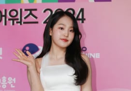 Kim Tae-yeon ranks second among female trot stars in Star Ranking.. Song Ga-in closely chasing