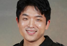 Ahn Sung-jae, 'Mosu Wine Controversy' Inner Thoughts: "A Turbulent World"