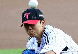 [Foto] Song Seung-ki lanza tres victorias
