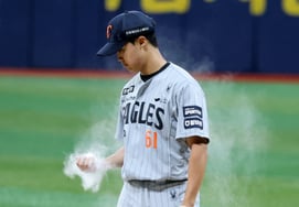 [フォト] '先発投手として登場した' チョン・ウジュ