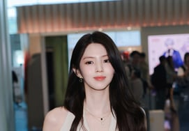 "Of course I know," Ryu Jun-yeol, after being spotted at the Cannes Film Festival... Han So-hee also spotted departing the country