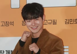 Jang Dong Joo biến mất khỏi trang chủ của công ty quản lý sau khi tuyên bố nghỉ hưuXóa profile của nghệ sĩ [Star Issue]