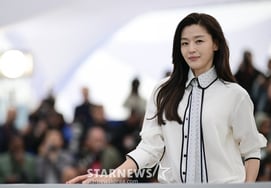 "戛纳女神"...全智贤黑白视线集中 [戛纳★现场]