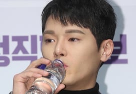 Jang Dong Ju bất ngờ mở miệng khi tuyên bố nghỉ hưu"Đang giao tiếp với công ty quản lý và bố mẹ" [phỏng vấn trực tiếp]