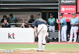 KT→韩华姜白虎时隔6个月重返水原，满员观众也鼓掌欢迎"1000杯饮料90度折叠式问候" [水源现场]