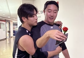 'Why are you being so awkward?' KT's 'Cocoma' Trio Delivered Carnations They Made Themselves 'Directly'