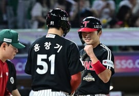'7:3 → Bases-loaded home run → Bases-loaded walk for dramatic comeback': Park Hae-min secured the one-run lead, 'SSG swept in four straight': LG leaps to sole second place [Incheon on-site review]