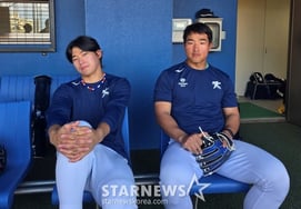 'Kim Do-young, are you well? An Hyeon-min has disappeared.' Rookie of the Year, hamstrung, return delayed even further. "He might not return until mid-June."