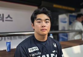 "You really have to be careful with your words." I'm in first place! The moment I said it, home run after home run after home run, Hanwha's Moon Hyun-bin also said the seniors are scary.