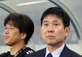 "要夺得世界杯冠军，到底为什么？"" 日本队主教练在公布最终名单时泪流满面，"现在回想起来……"