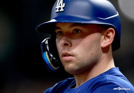 'Allegations of profanity toward Lee Jung-hoo': LA Dodgers catcher Dalton Rushing, known for anger management issues, sparks controversy again with 'breaking the bat and self-harm' → Teammates appear accustomed, stifling laughter
