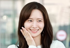 Nụ cười e thẹn của Yoona [★Ảnh]