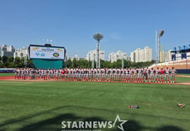 'First since Yoon Young-cheol and Kim Dong-heon' Chungam High School, National Championship Victory After 5 Years! Defeats Daejeon High 10-4 to Win the Golden Saja Cup [Mokdong On-Site Review]