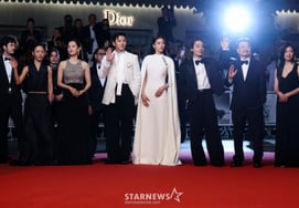 "Merci beaucoup": Director Yoon Sang-ho, a Cannes regular, expresses his emotions [Cannes★On the Scene]②