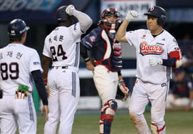 ¡Sangre y sudor en Jamsil hasta el 11º inning extra con marcador 4:0→4:4→6:4→6:7→8:7→9:7→9:9→10:9, nivel de la Serie Coreana! Finalmente, Kang Seung-ho se erige como héroe con un jonrón de victoria en el último turno... Doosan-Lotte 1 victoria, 1 derrota, punto de partida [Resumen del campo de Jamsil]