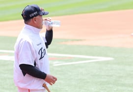 [Photo] Coach Kim Kyung-moon: "I'm Still Thirsty"
