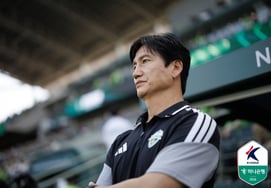 'Victoria de último minuto en Gimcheon': el director de Jeonju, Jeong Jeong-yong, dice: "Gracias al apoyo de los aficionados, ganamos; construiremos un equipo más fuerte" [Desde Jeonju]