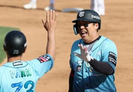 'BBBBBBBB' Believed-in ace Ryu Hyun-jin's bid for 200th career win in Korea and the U.S. evaporated due to wildness from the trusted closer... 'Lee Jung-hoon's game-winning hit' KT escapes three-game losing streak by defeating Hanwha [Suwon Field Review]