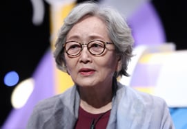 俳優キム・ヨンオク、今日夫の訃報..KBS元アナウンサー金英吉氏が逝去