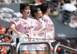 [Chụp ảnh] Bước ngoặt ánh hồng của Kim Bomi