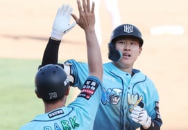 [Photo] Choi Won-jun, the promised 8th-inning comeback at Haifa Eve