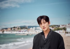 Ji Chang-wook: «¿Cuándo volveré a estar en Cannes?..Siento emociones que no puedo explicar» [Cannes★Entrevista]①
