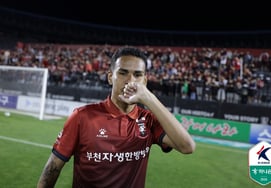 "Do everything you want." Tia Gingyo answered with a '45-minute life match' after placing unlimited trust in coach Lee Young-min. "Thanks to the coach, I scored one goal and provided one assist." [Bucheon Field]